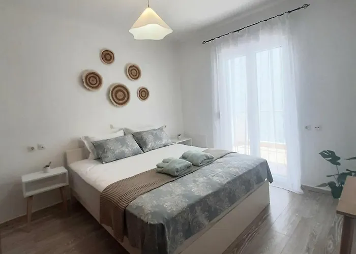 Kyveli's * Nikiti (Sithonia)